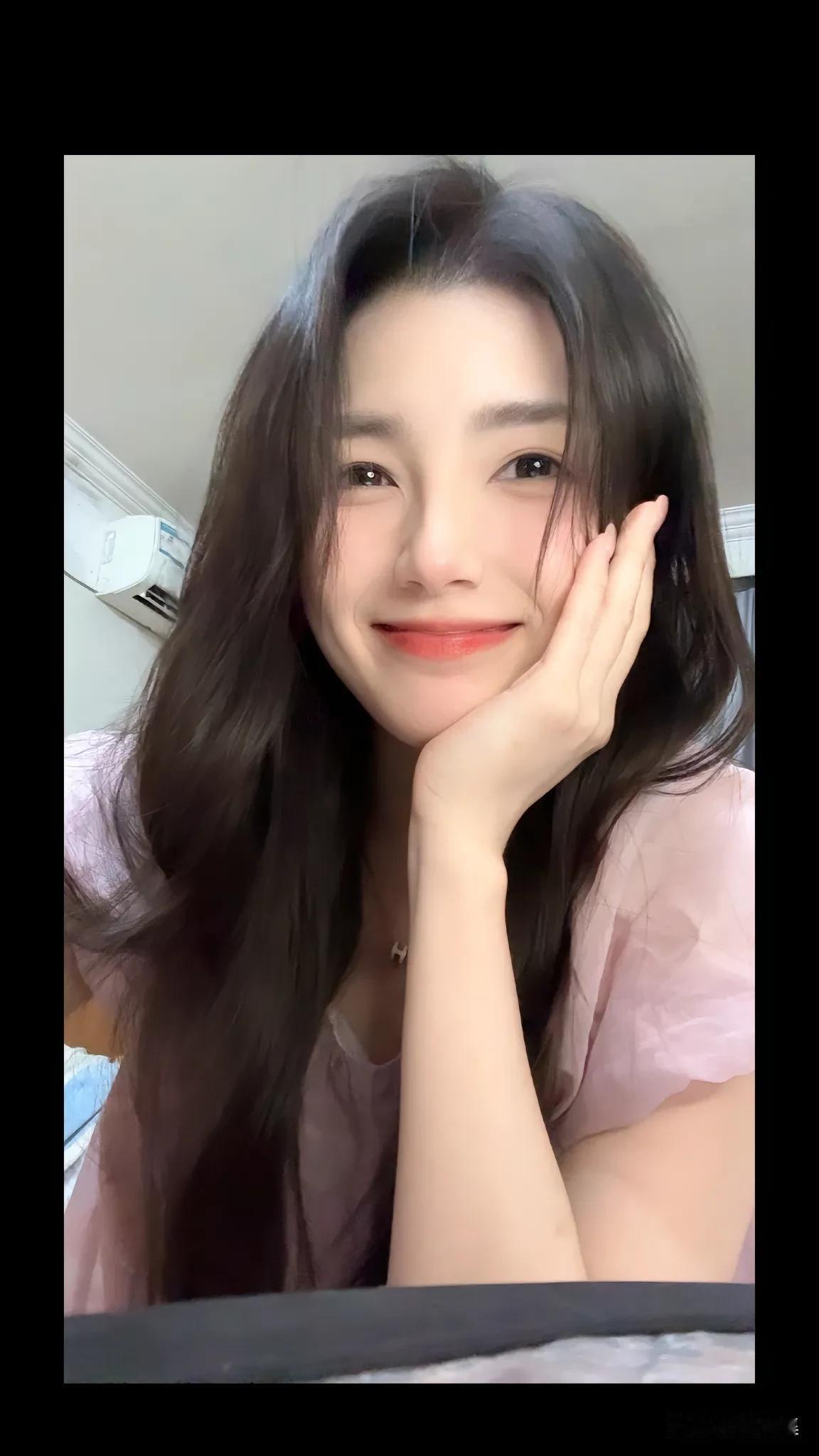 笑靥如花，倾国倾城。