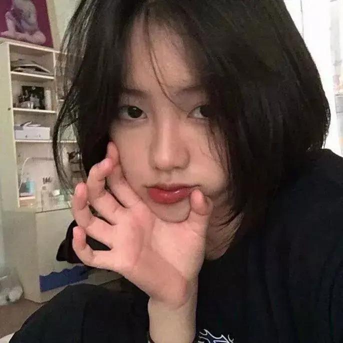 少女心事：沉思少女 少女心事馆 纯真少女心事 少女心事图鉴 青春期的心事 藏不住