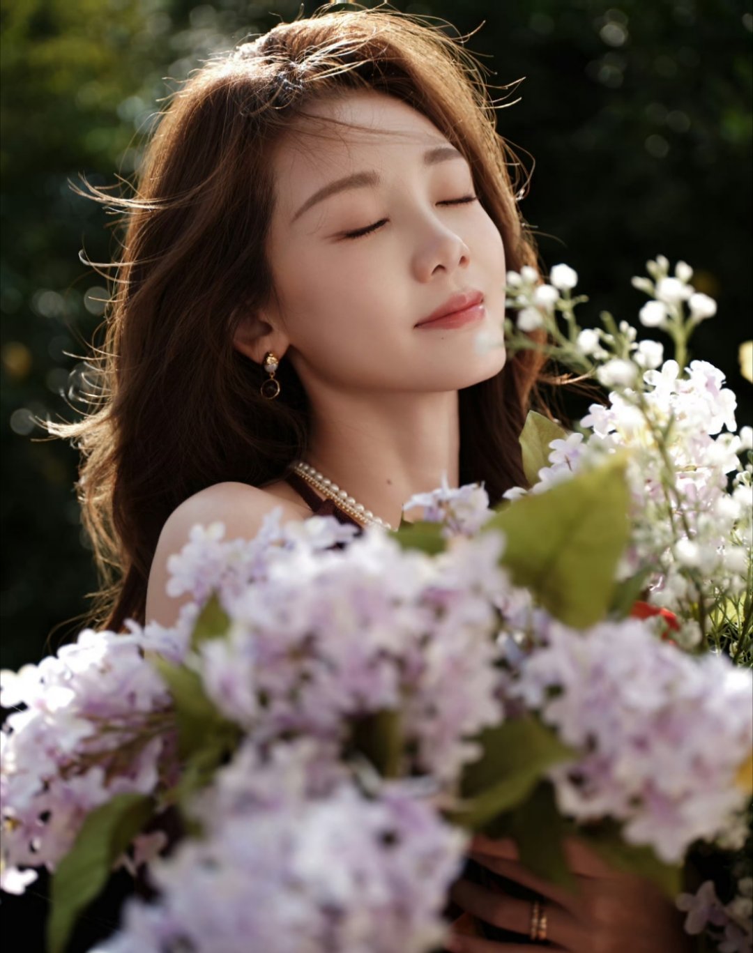 颜值既正义，我苗总脸在江山在[污]人苗苗本来就美 必须出片 ​​​