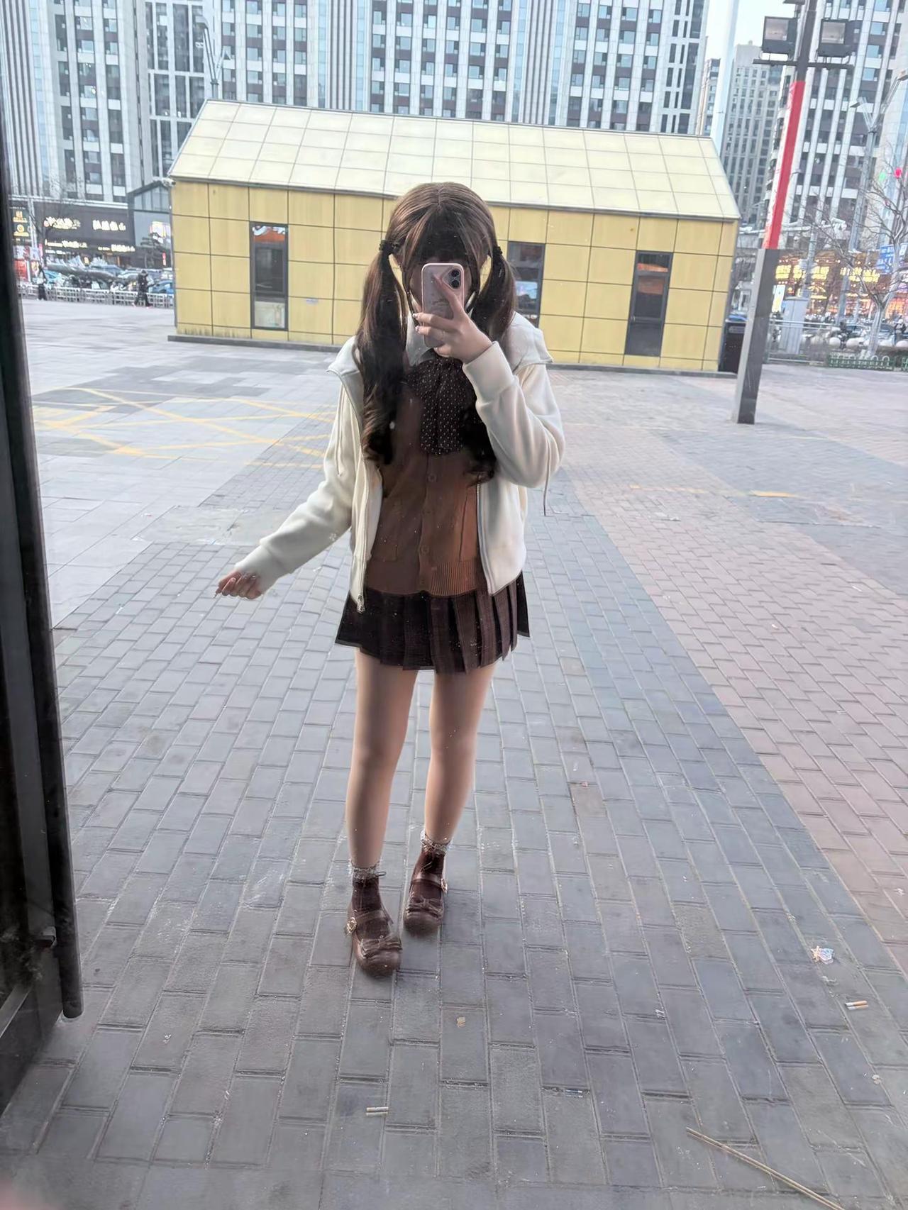 文字有时候太贫瘠了 有些感情太浓太重像一团湿棉花 你问我怎么了 我只会叹气 唉