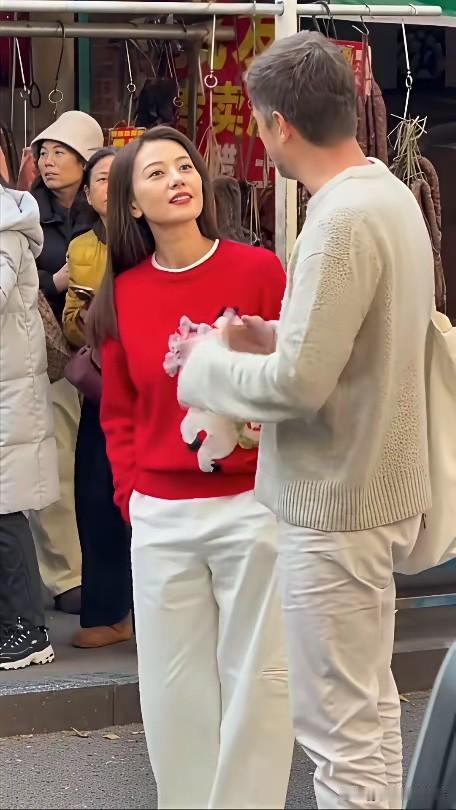 高圆圆让人知道了综艺节目也有替身。
光替就是现场机器调整位置，你是代表那个人站那