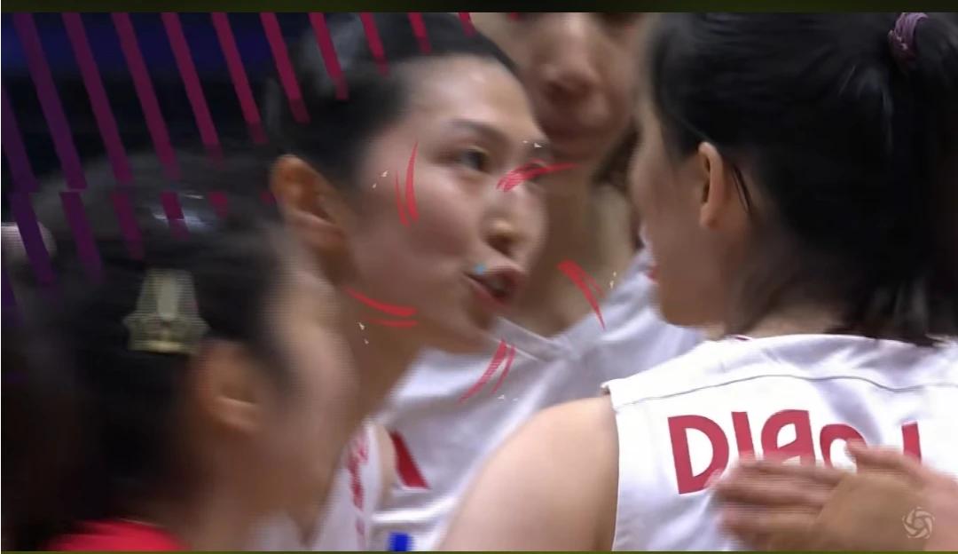 二比零，中国女排继续领先，第二局吴梦洁明显更给力，钉地板真过瘾[加油]中国女排拦