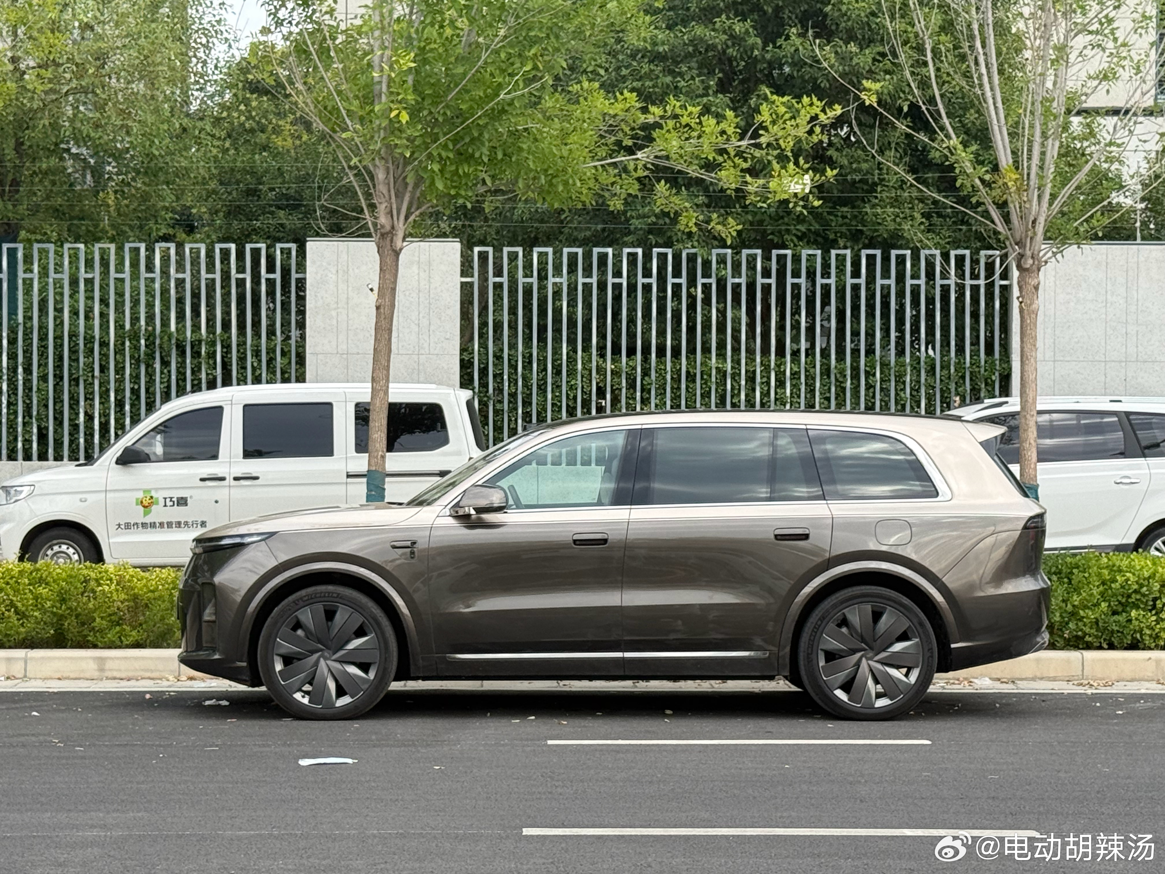 你觉得哪个更好看？哪个比例、姿态更好？ ​​​
