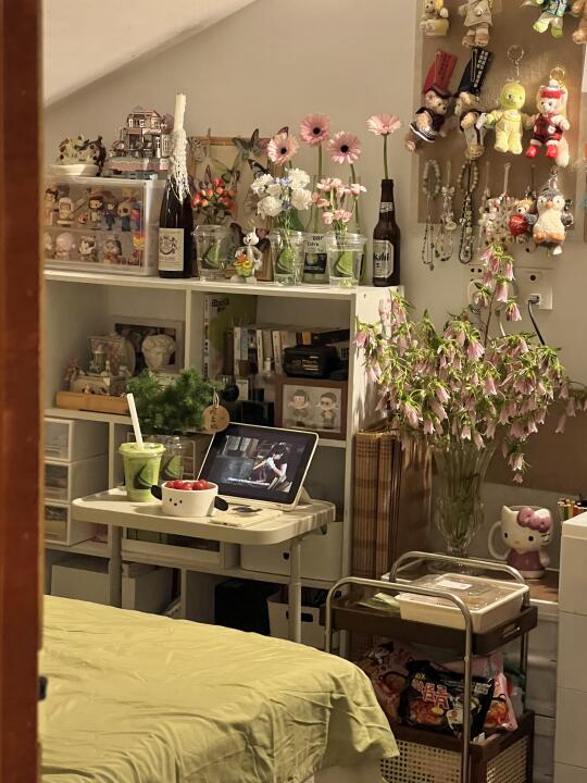 房间里有花和没花还是不一样的