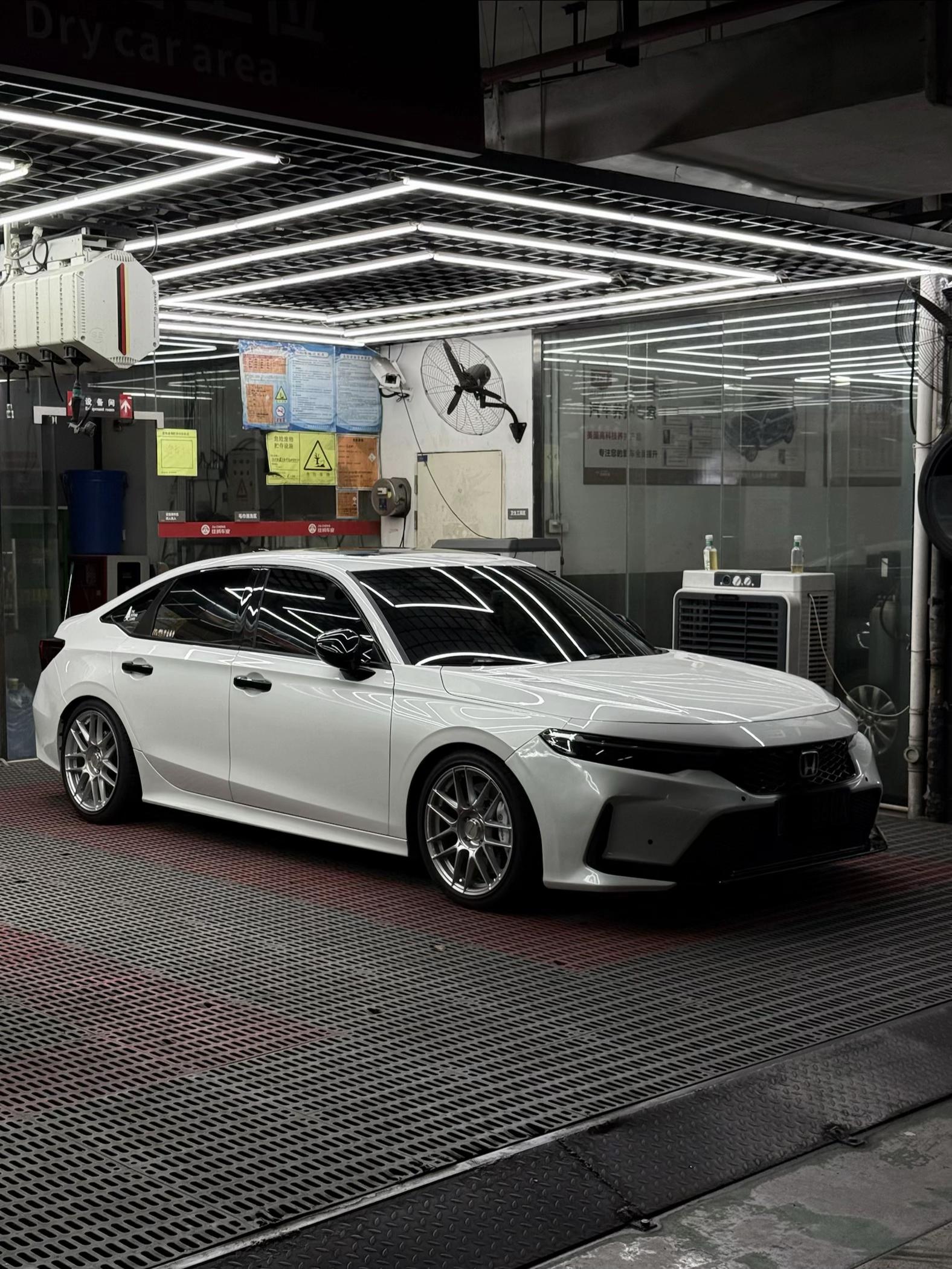 车都要拍烂了 你还问我这是不是思域。