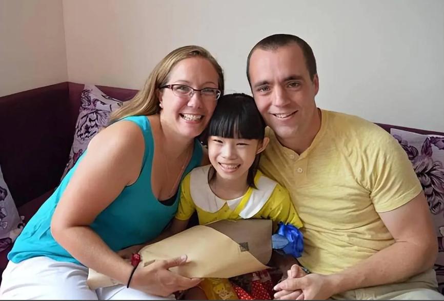 知道为什么中国禁止美国再收养中国孤儿了吧，美国人不养自己国家的流浪孩子，但万里迢