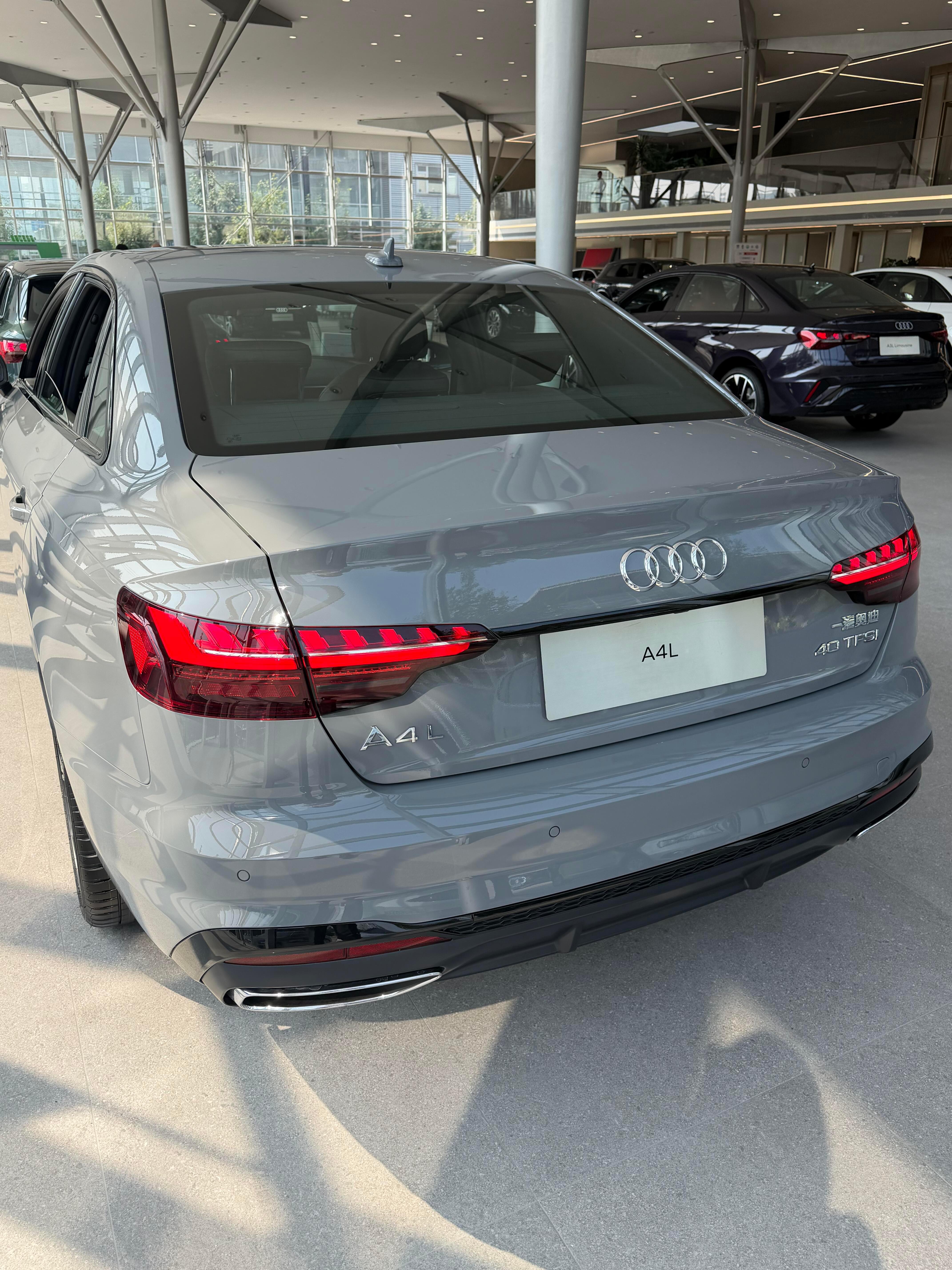 26款 奥迪 A4L 40豪华指导价309800全款优惠131000裸车1788