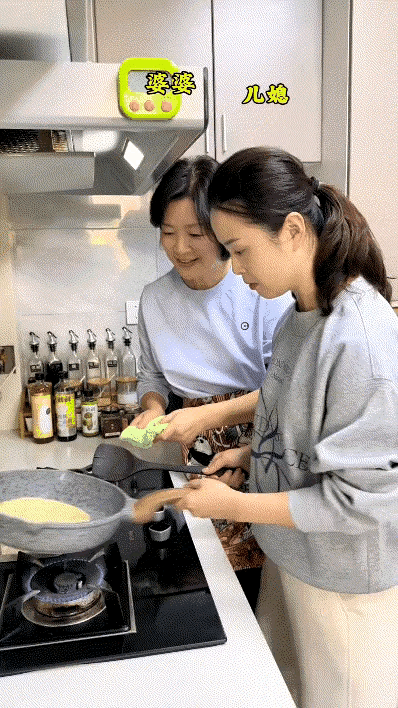 当今社会，这么低眉顺眼的媳妇不多吧。
