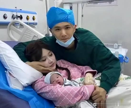 网红“鹿哈”官宣得女感谢妻子：初为人父百感交集2月24日，拥有700万粉丝的网红