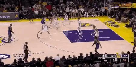 2025年1月18日的NBA常规赛中，湖人对阵篮网的比赛中，里夫斯表现出色，第四