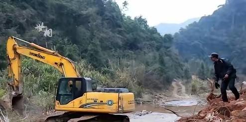 2014年广西，肝癌晚期男子攥着救命的17万，没买药没住院，全砸进了村里的修路工