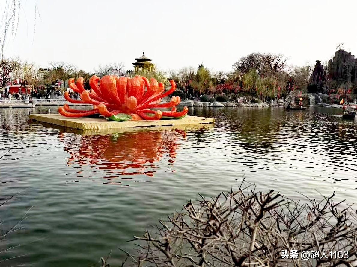 新年生活来分享，
继续来分亨旅游好心情。

好美的清明上河园，
漂亮的菊花造型与