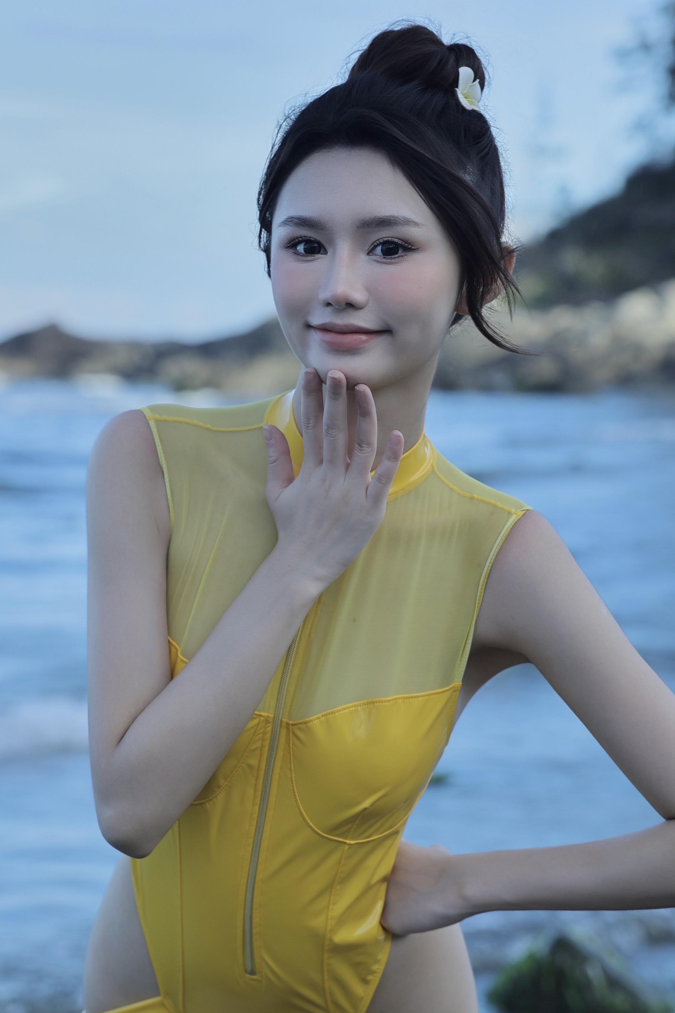 海边泳衣拍摄。