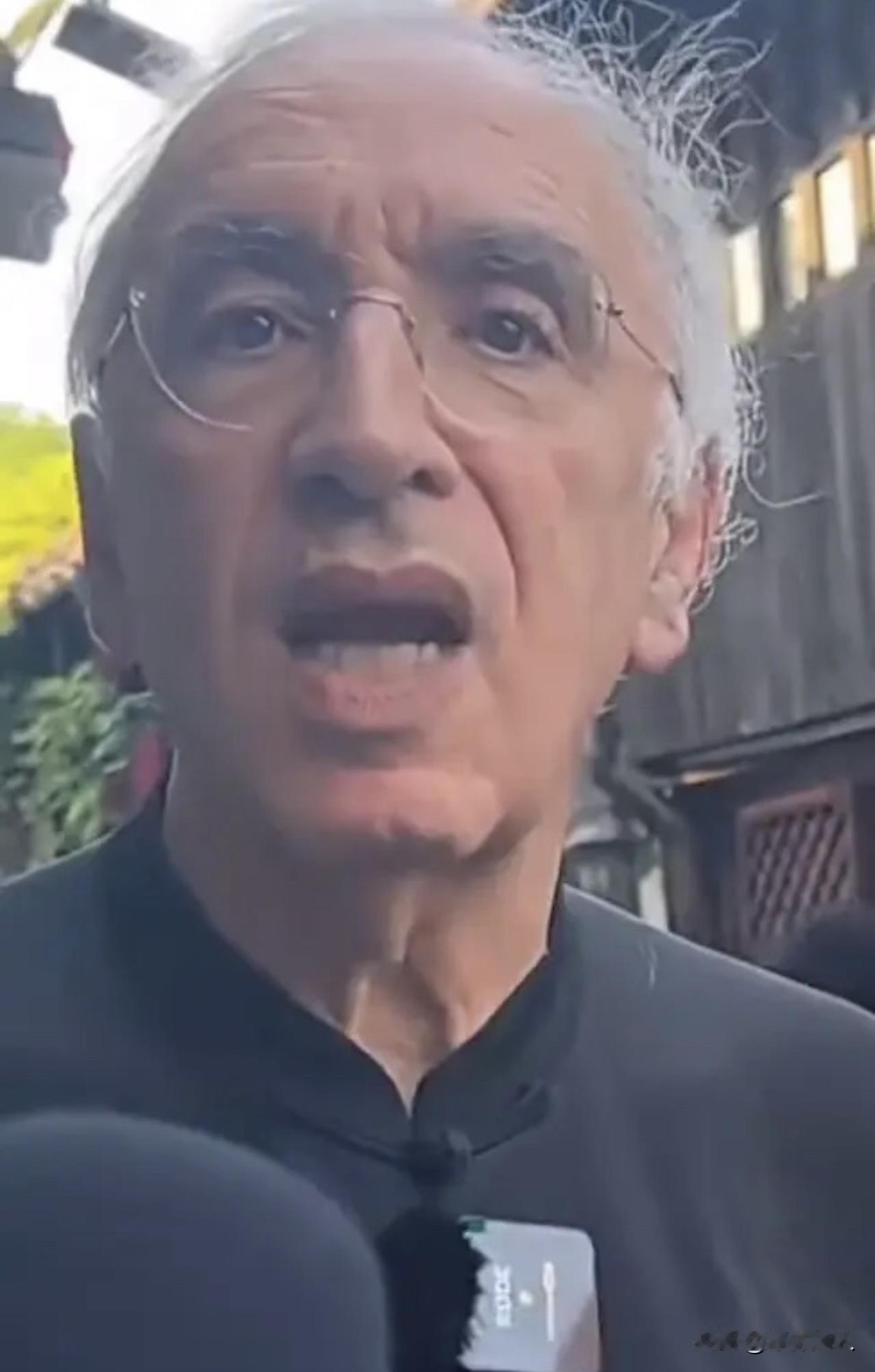 中国文字之美！

比如“明”，左边原来是太阳，右边原来是月球。

我说：你看白天