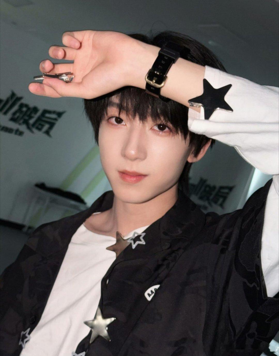 杨博文YBW[超话] 💗杨博文 四代唯一c位队长 💗杨博文 四代第一编舞师 
