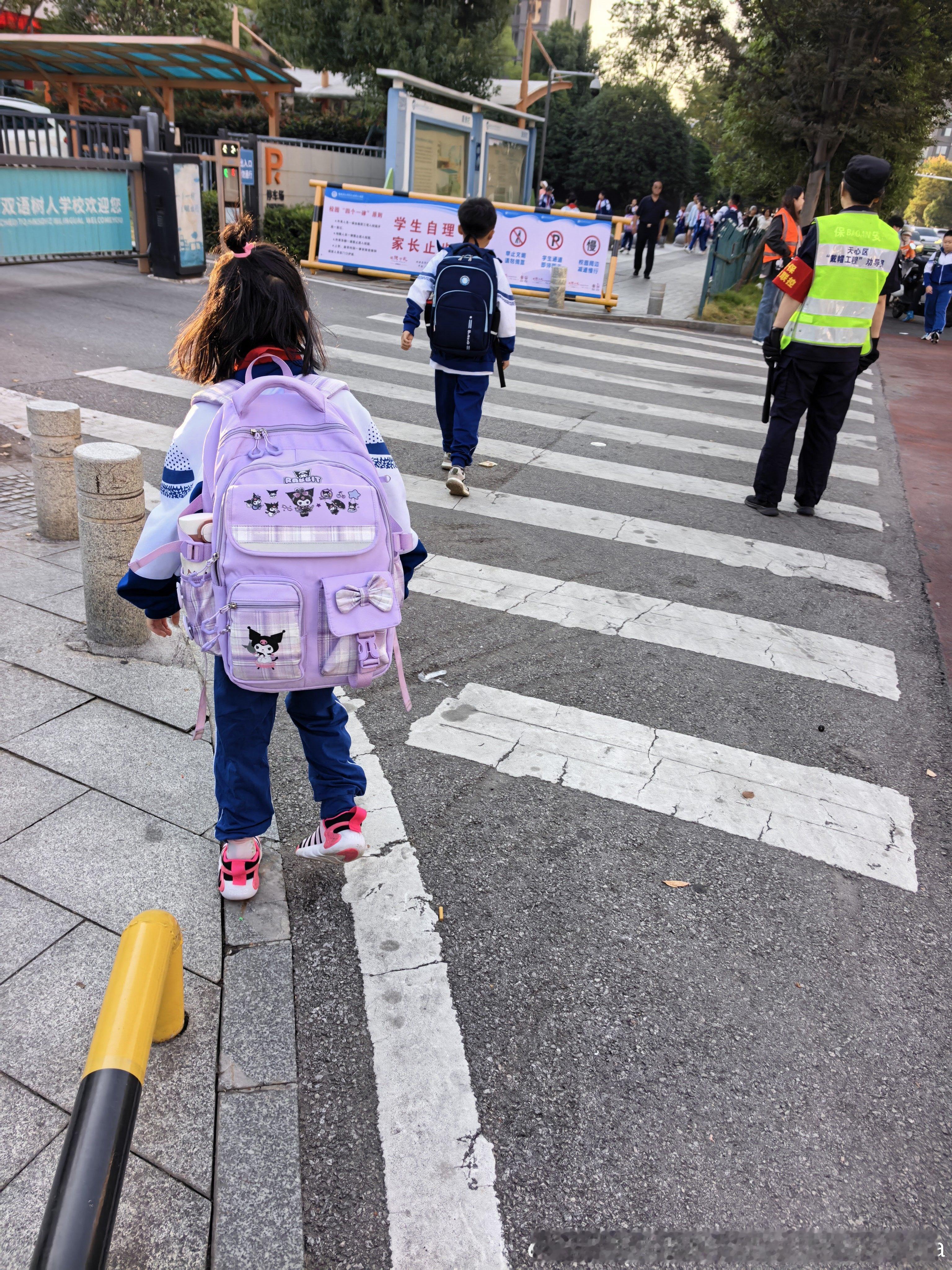 今天骑车去吃的包子[嘻嘻][嘻嘻][嘻嘻]妮娜一家[超话]饭团团日常 ​​​