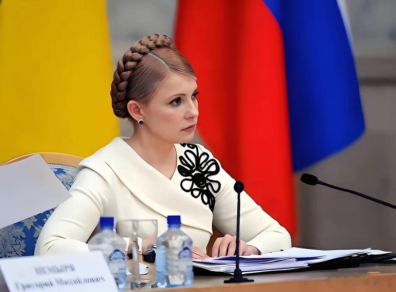 苏联刚解体时，乌克兰可以称得上军事世界强国，基本上无法撼动，但是，被忽悠了。19