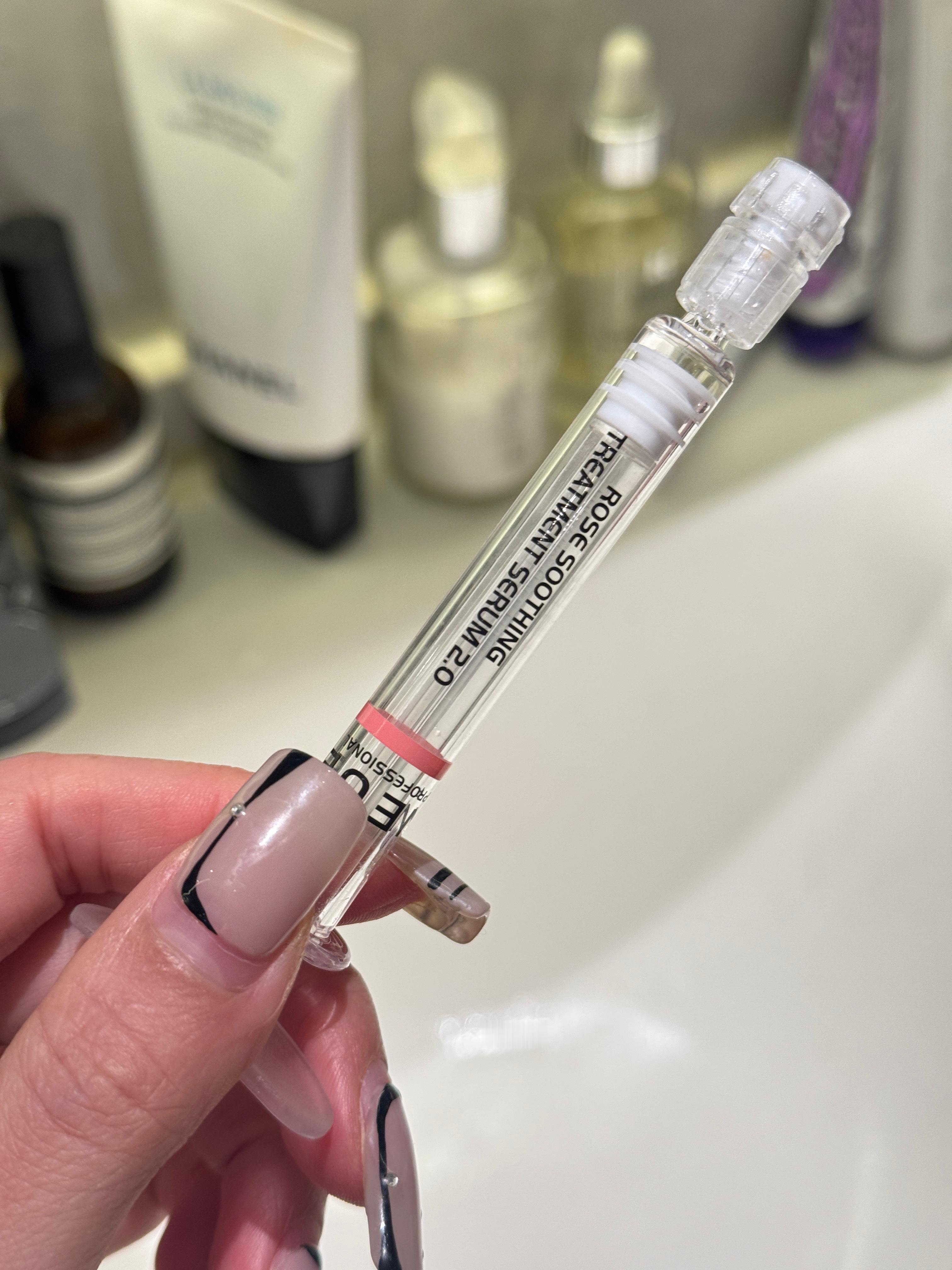 上次去sasa买的 怎么会有这么好用的东西都去买！第二天脸真的嫩嫩 