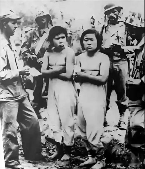 1940年，李美英正在干活，被两个鬼子摁倒在地，就在林美英绝望时，鬼子军官竟制止