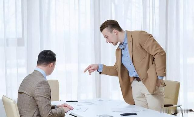 为什么现在的年轻人都不奉行讨好领导那一套了？
 
 
难道工作就非要讨好领导才能
