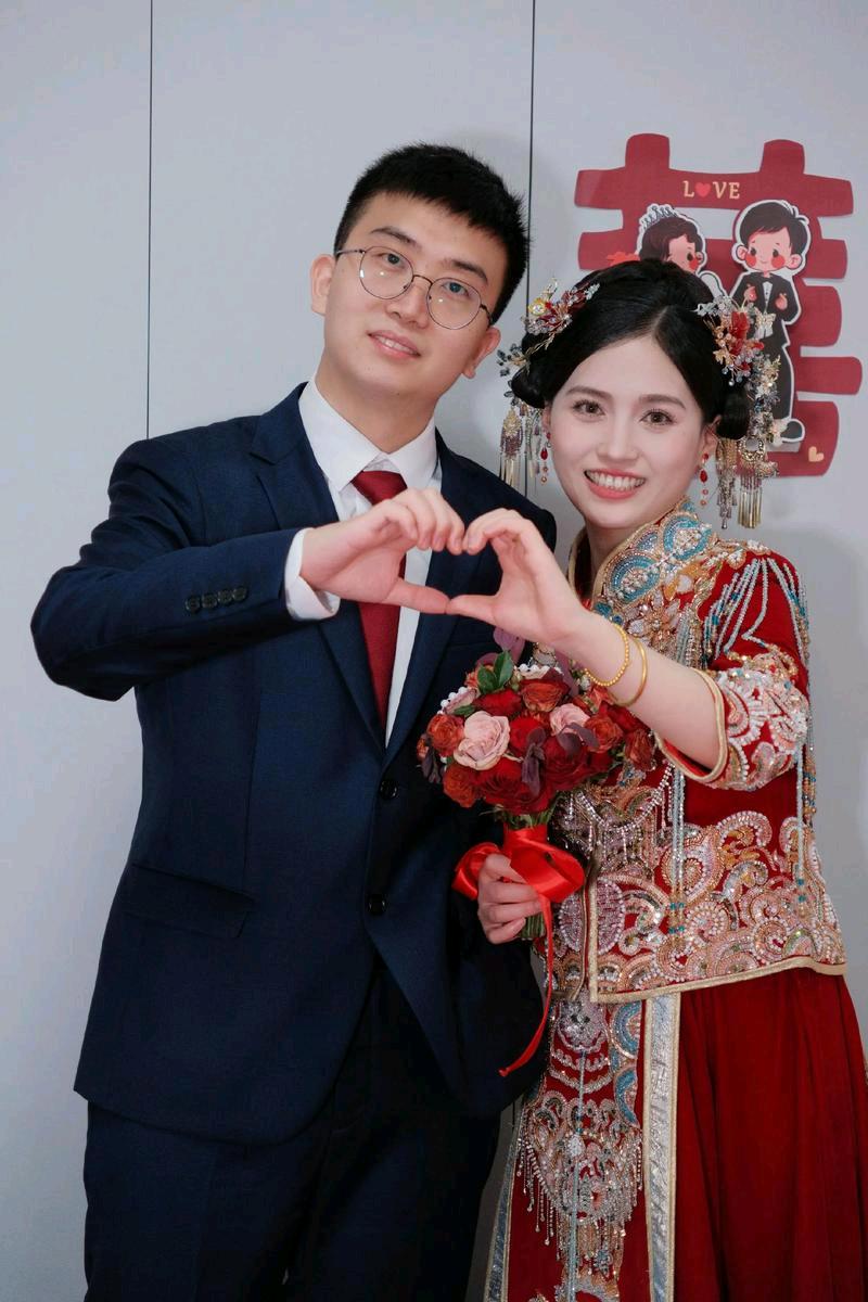 上门女婿也烦恼

我在为儿子带孩子时认识了一位相同职责的老张，一天闲聊时讲起了他