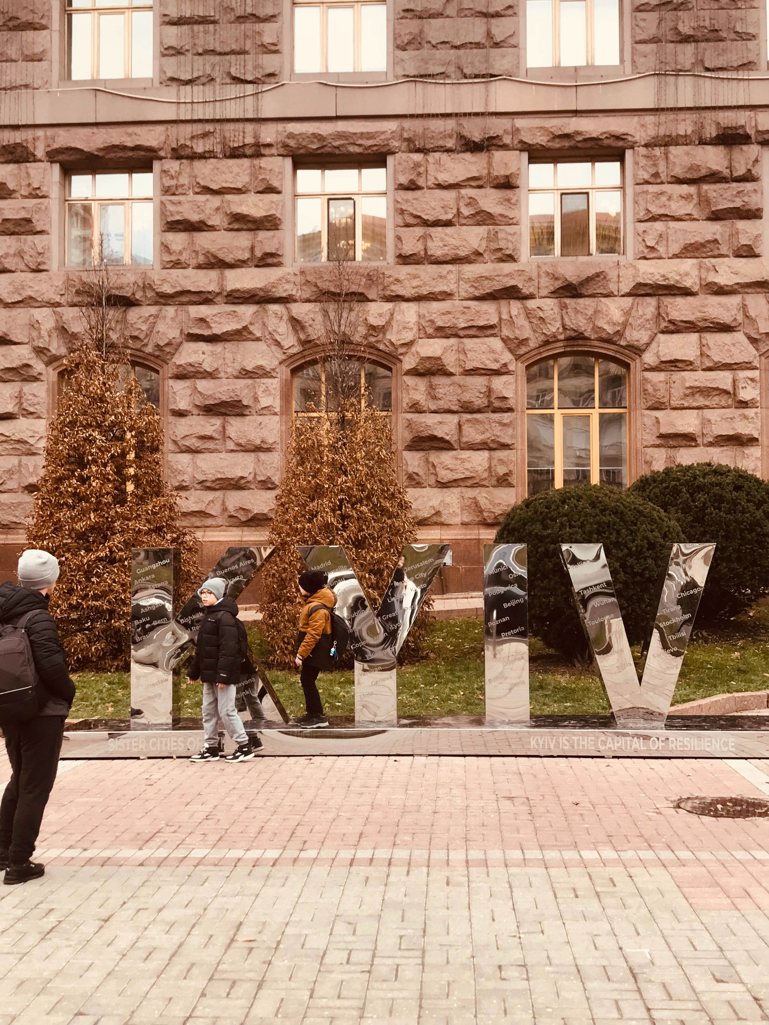 基辅市政厅前的KYIV  