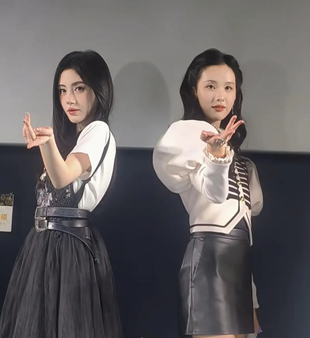 《月鳞绮纪》另类剧宣，双女开卖CP，比男女营业其实更有市场。 