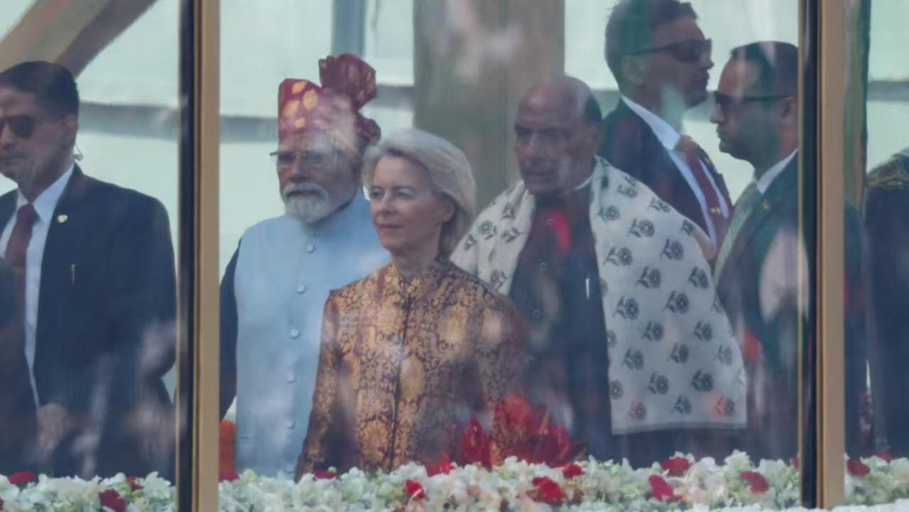 攻击完欧洲，攻击完加拿大，攻击完韩国，美国又瞄准了印度。

美国财长贝森特，更是