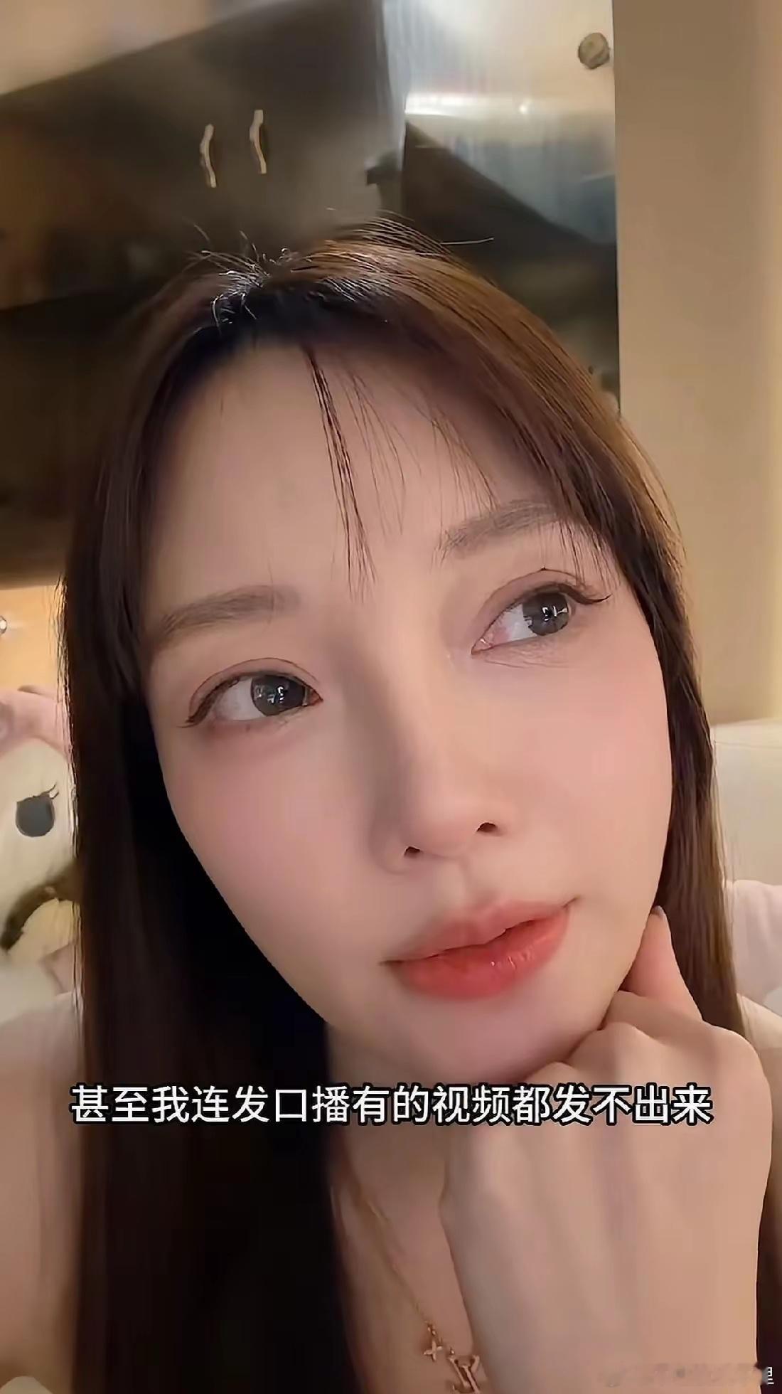 李小璐是不是恋爱脑，我不确定但是她看到现在的马苏，我想心里肯定特别的羡慕。李小璐
