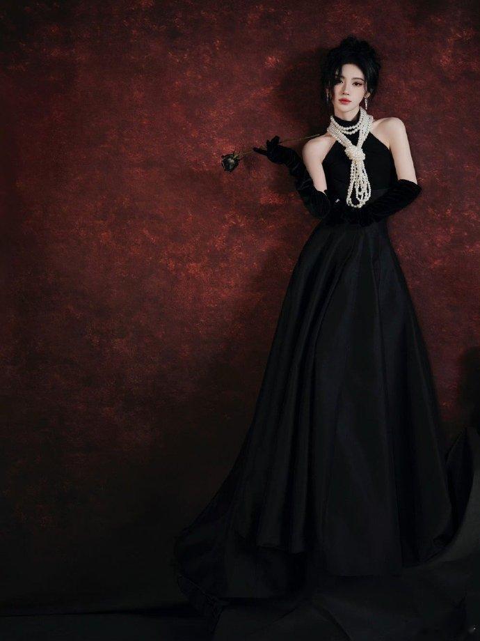 鞠婧祎赫本风造型鞠婧祎珍珠项链 鞠婧祎星光大赏造型~ 