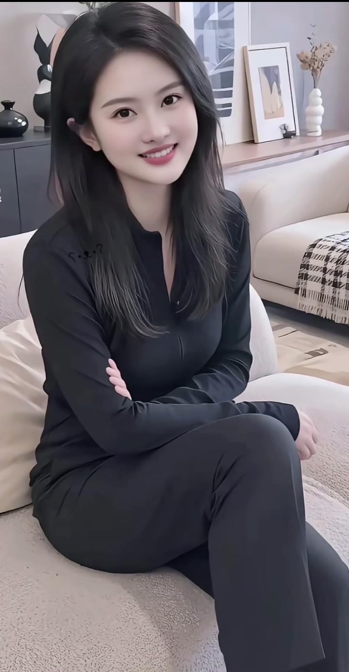 这两天，平台又开始推陈若琳的视频。大部分都经过Al修过的，很精致的那种。不知道是