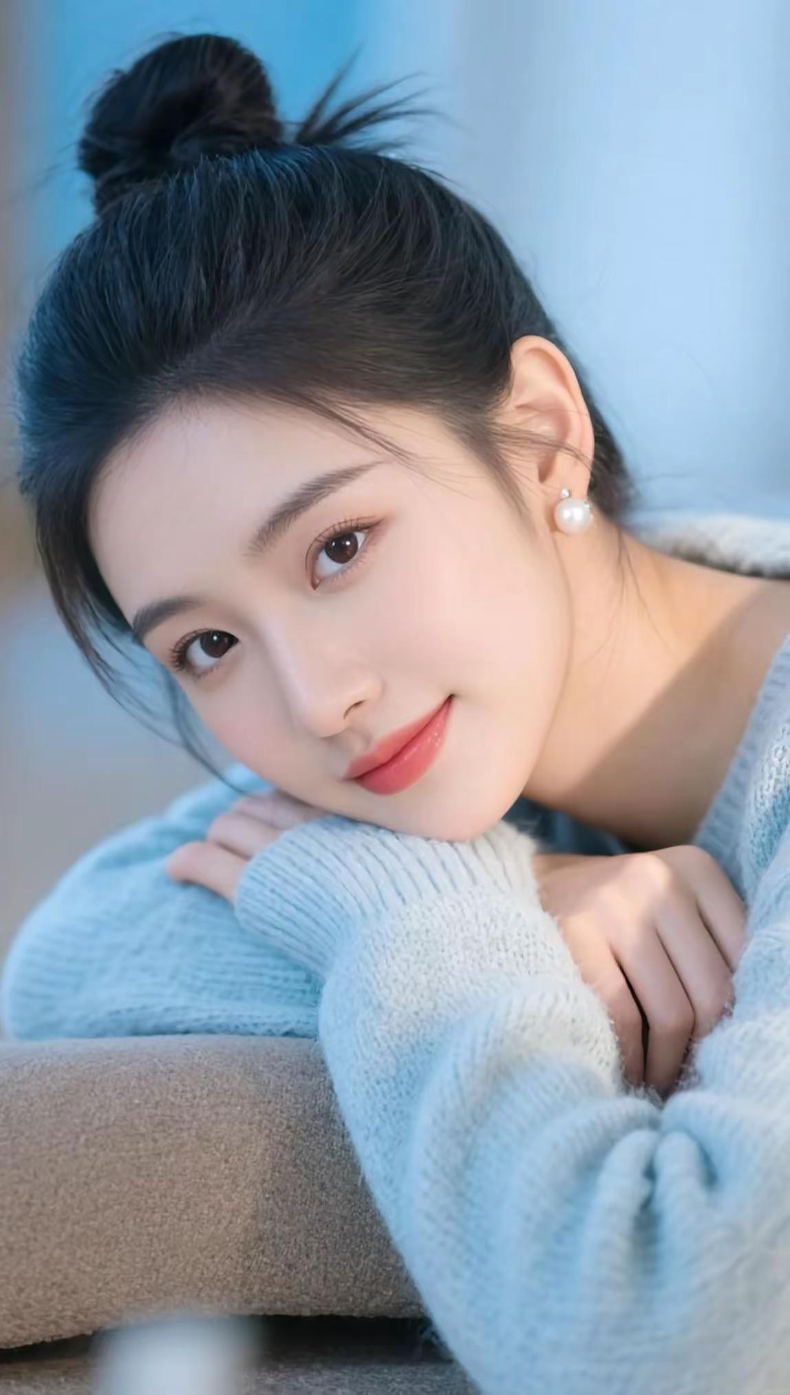 AI淡蓝毛衣照 ai创作