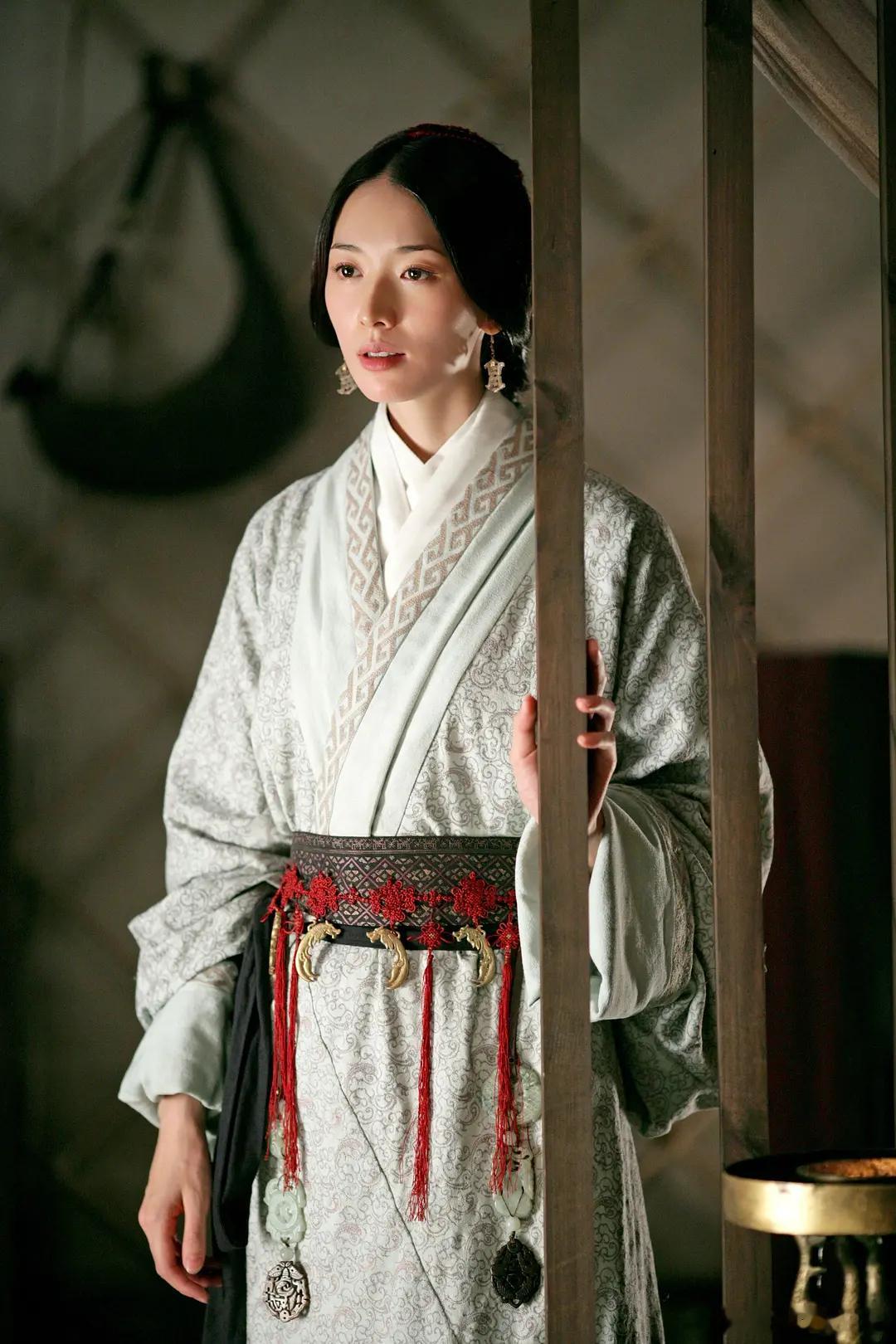 窝🐟真的是醜女吗？刚才刷到赤壁的吐槽视频，发现林志玲也不过如此嘛 