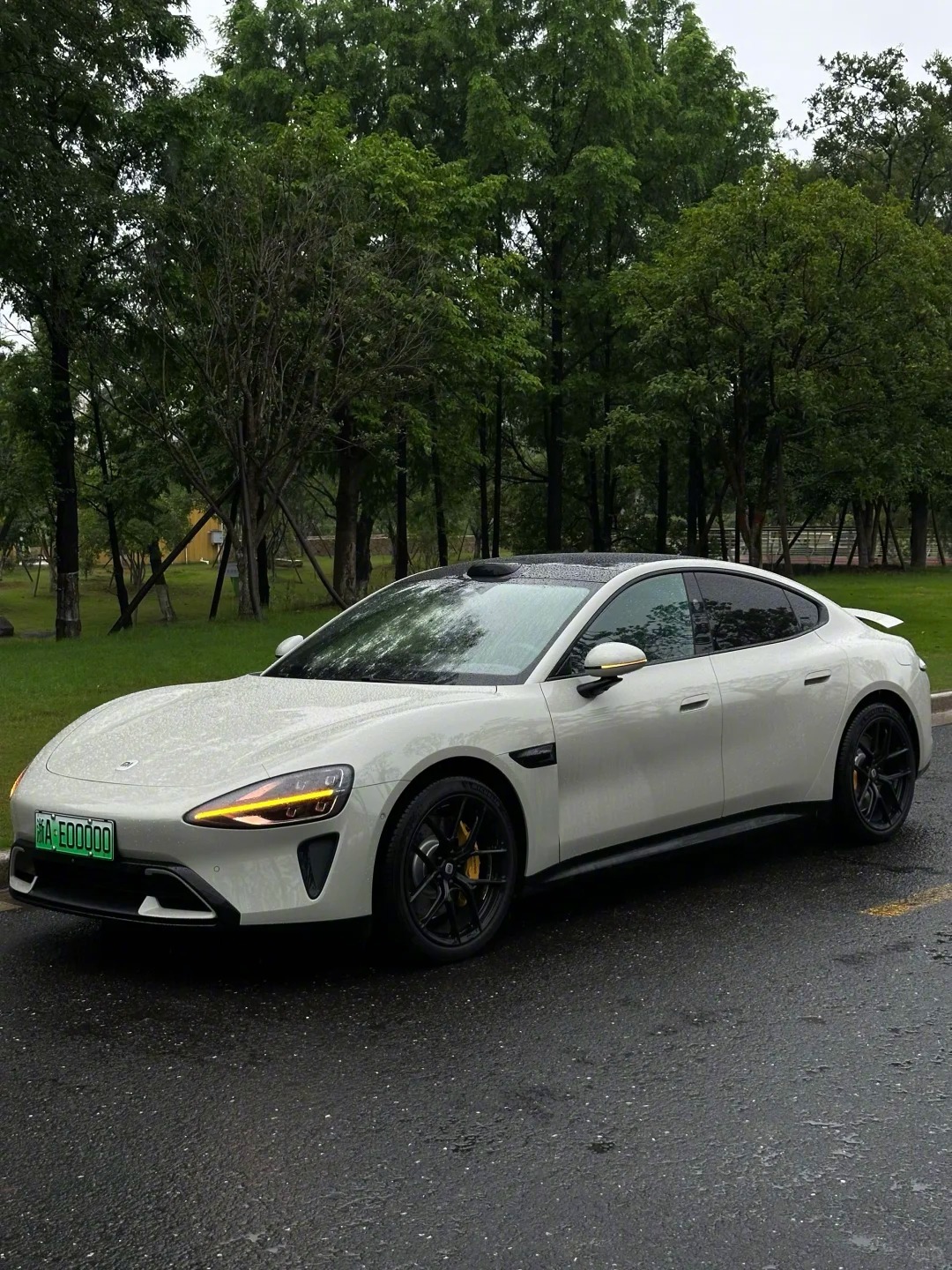 Su7早，原图直出的雨天氛围感～倒计时过年了适合女生开的车汽车科普汽车推荐