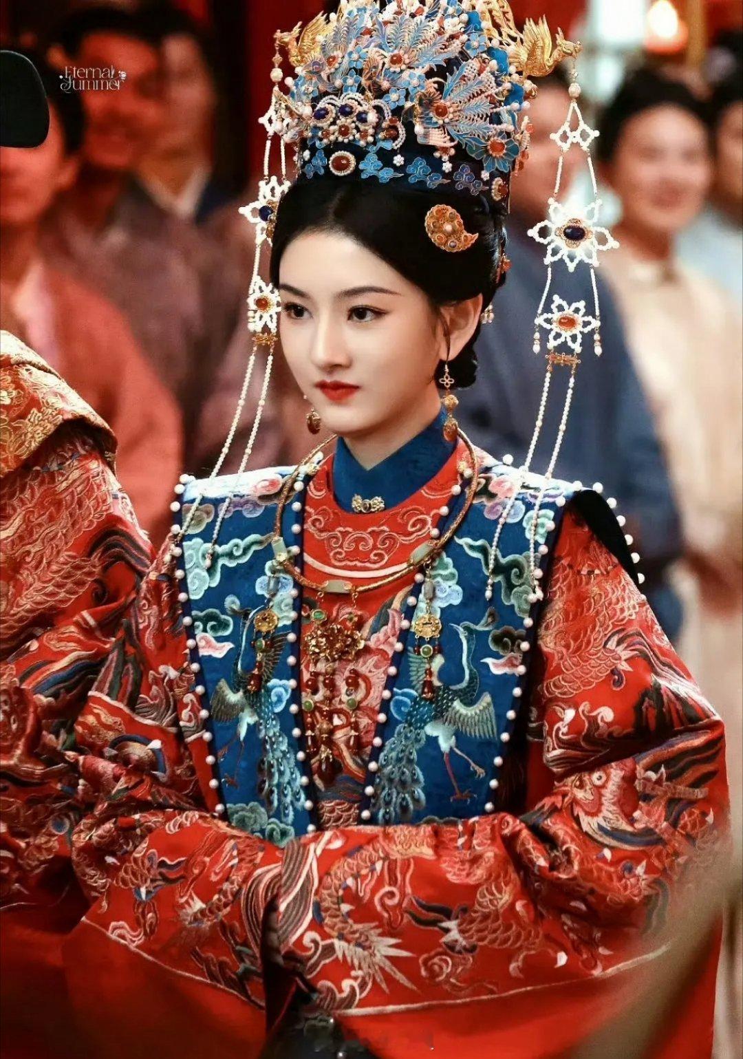 宋祖儿《表妹万福》大婚路透来咯 感觉这个造型还不错 ​​​