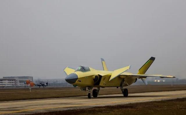 俄乌开战前，中国提前采购了约一千台发动机，西方很好奇中俄想干什么？美国智库指出，