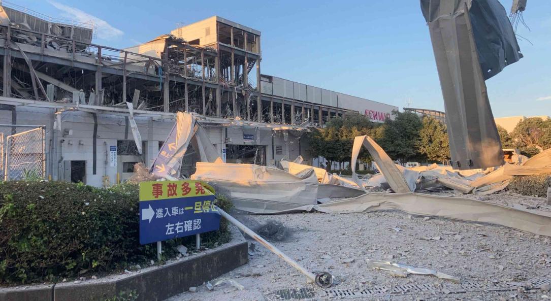 据熊本县消息人士透露，位于鹿岛町的永旺购物中心熊本店在7.1 级强震下疑似发生爆