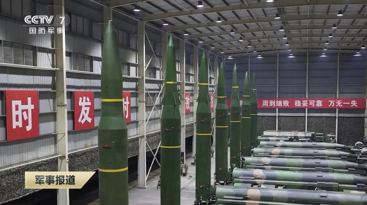 火箭军装备的两款两款东风-16导弹