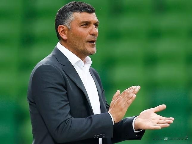 中超绯闻主帅---约翰-阿洛伊西…据悉，约翰-阿洛伊西基本确定是成都蓉城的主教练