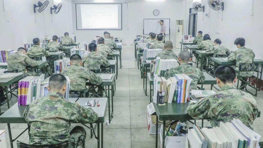 军考时间安排如下：
士兵考学（生长军官、军士、专升本）
文化科目统考时间：202