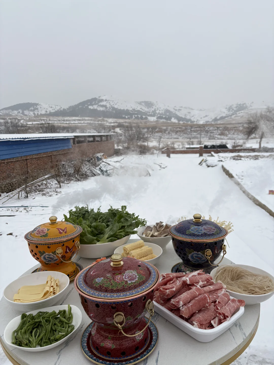 第一批回家过年的已经在雪地里吃火锅啦🧨