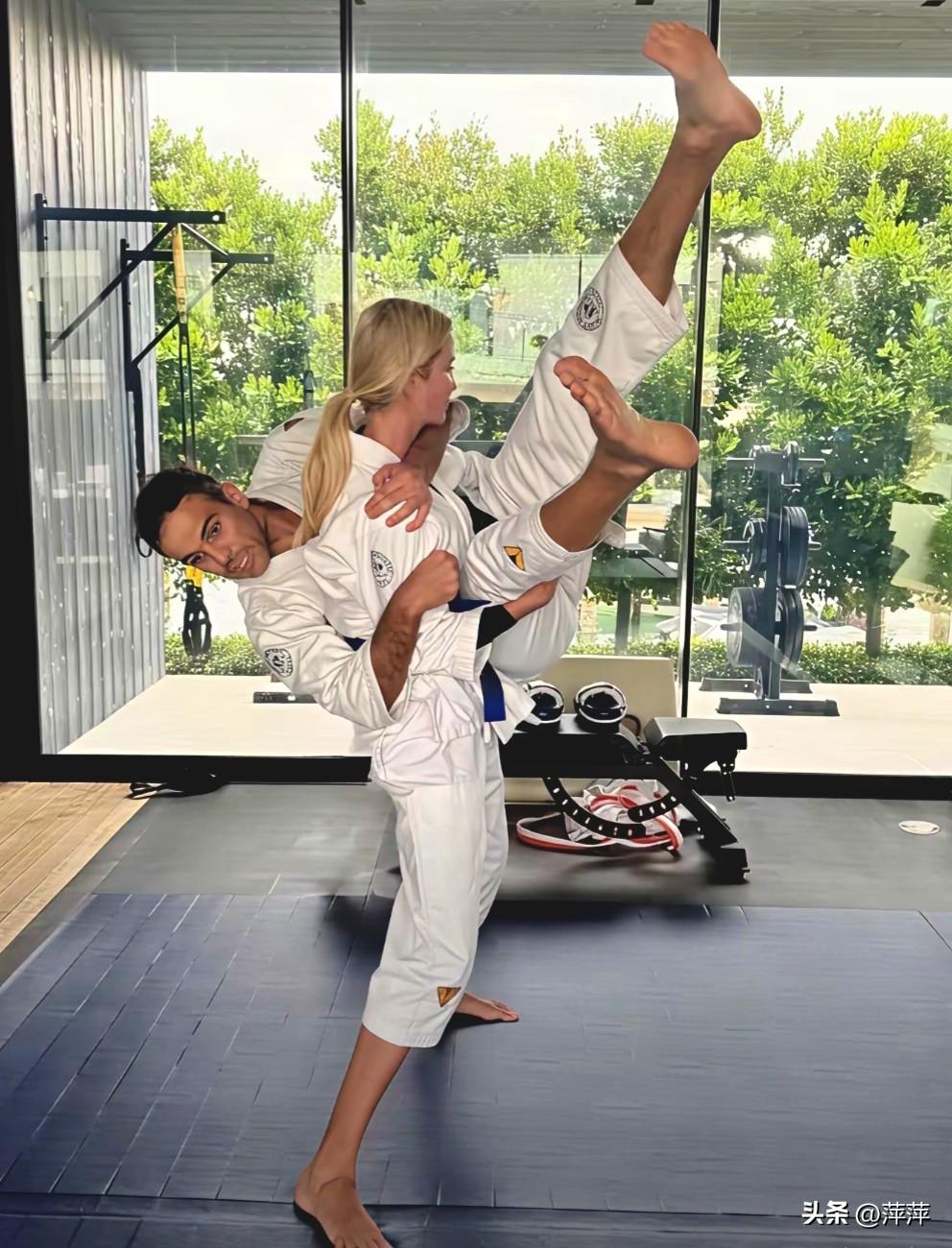 这张照片拍摄于2025年5月23日，由伊万卡本人在社交平台发布。图中她身着巴西柔