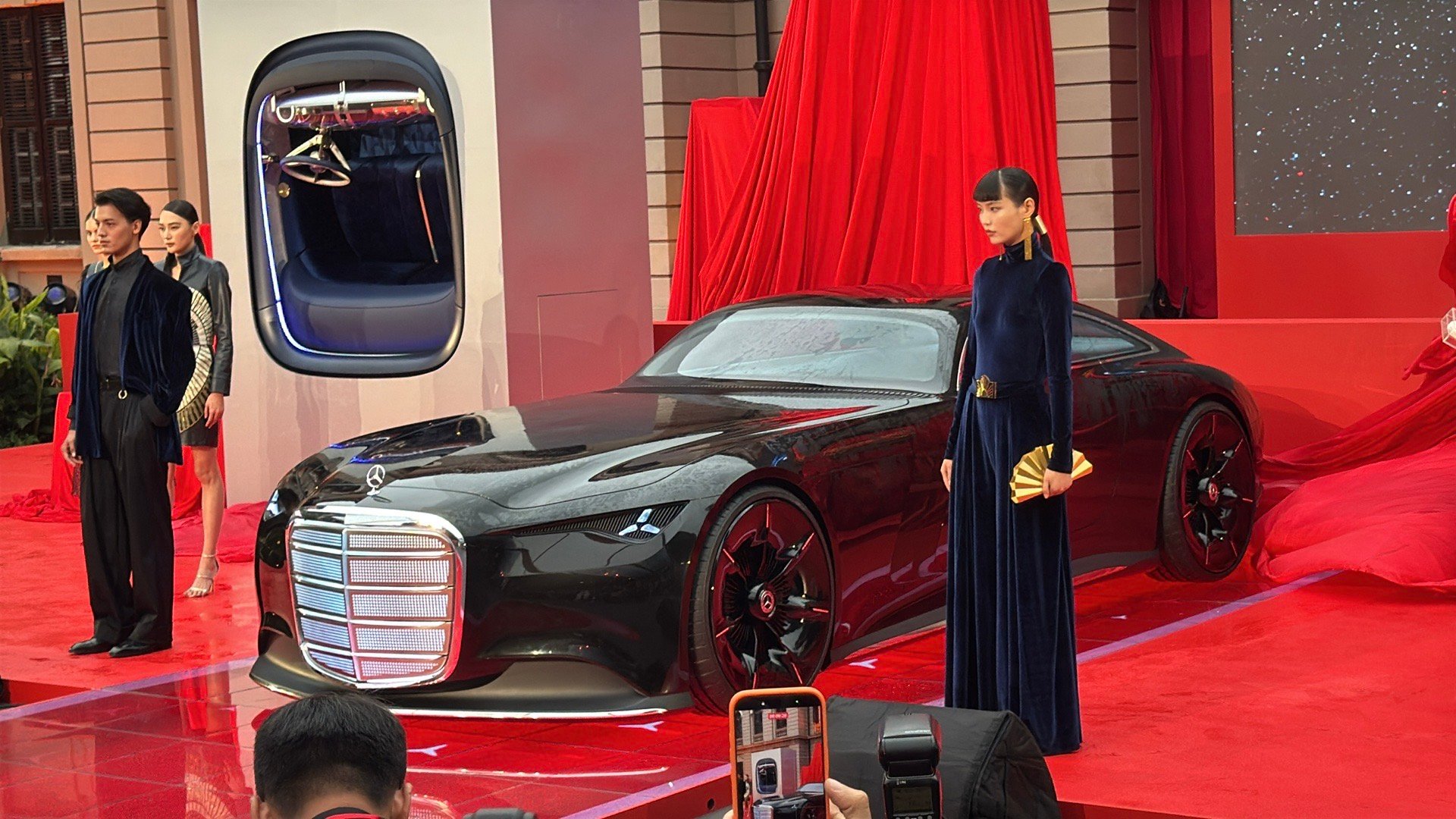Mercedes-Benz visioniconic奔驰新一代设计语言致敬格栅经