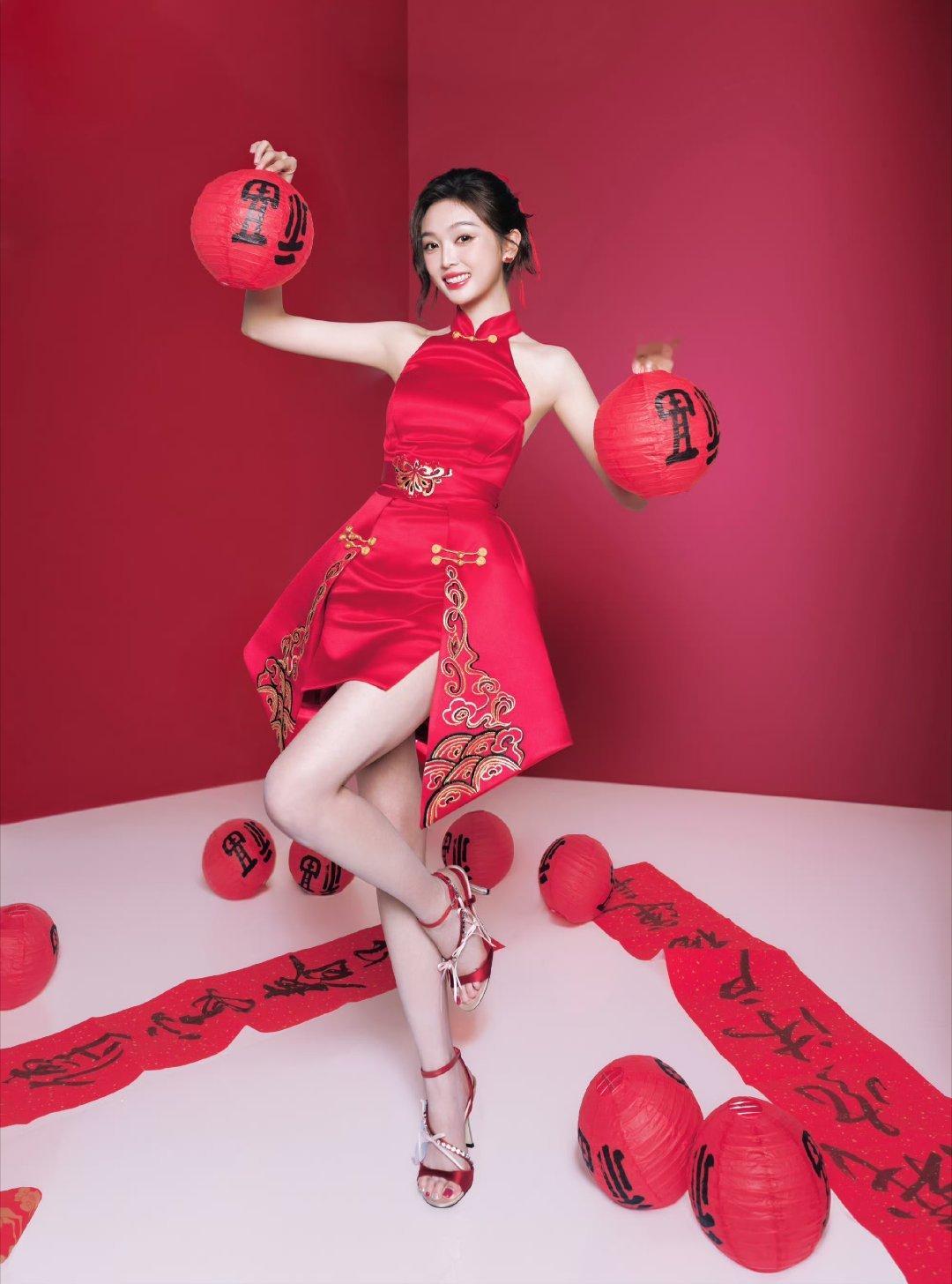 吴宣仪新年快乐姐姐回家过年开开心心我们期待见面我们一直在