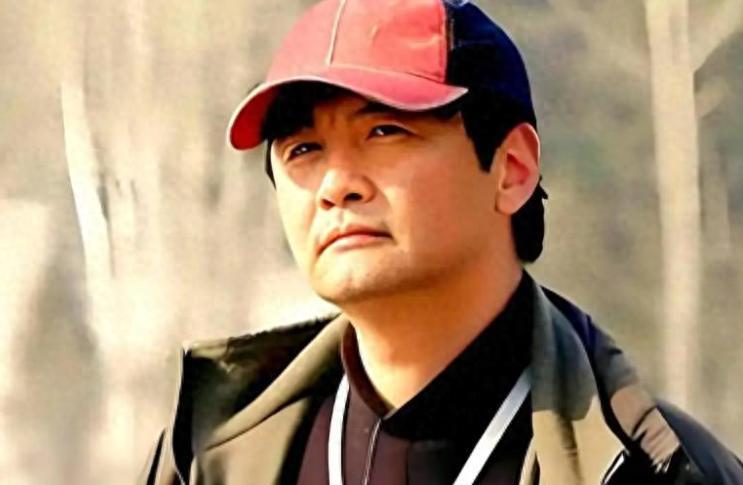 父亲是“中国影坛泰斗”、母亲是知名演员，他也被称之为“影坛泰斗之子”，出身演艺世