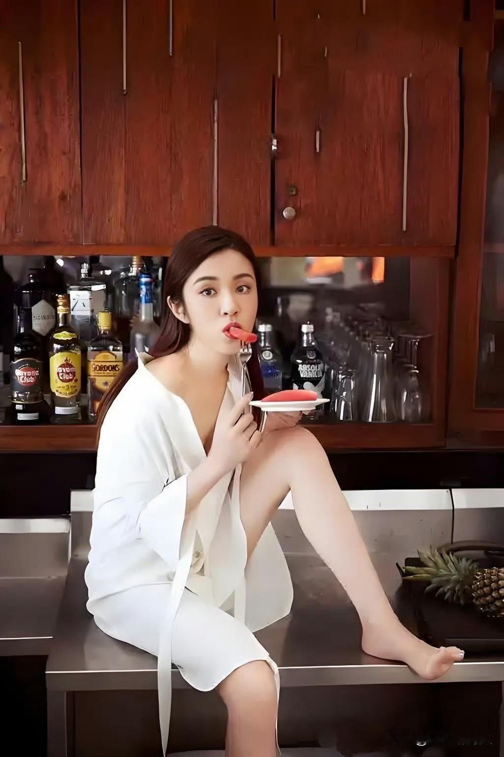 俞灏明女朋友王晓晨再爆文学，又给我上了一节语文课，今天她在个人社交账号发纯文字疑