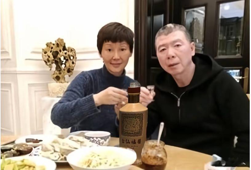 终于明白了，普通人再也不支持冯小刚了。你们吃香喝辣的，我凭什么给你撑场面？最近冯