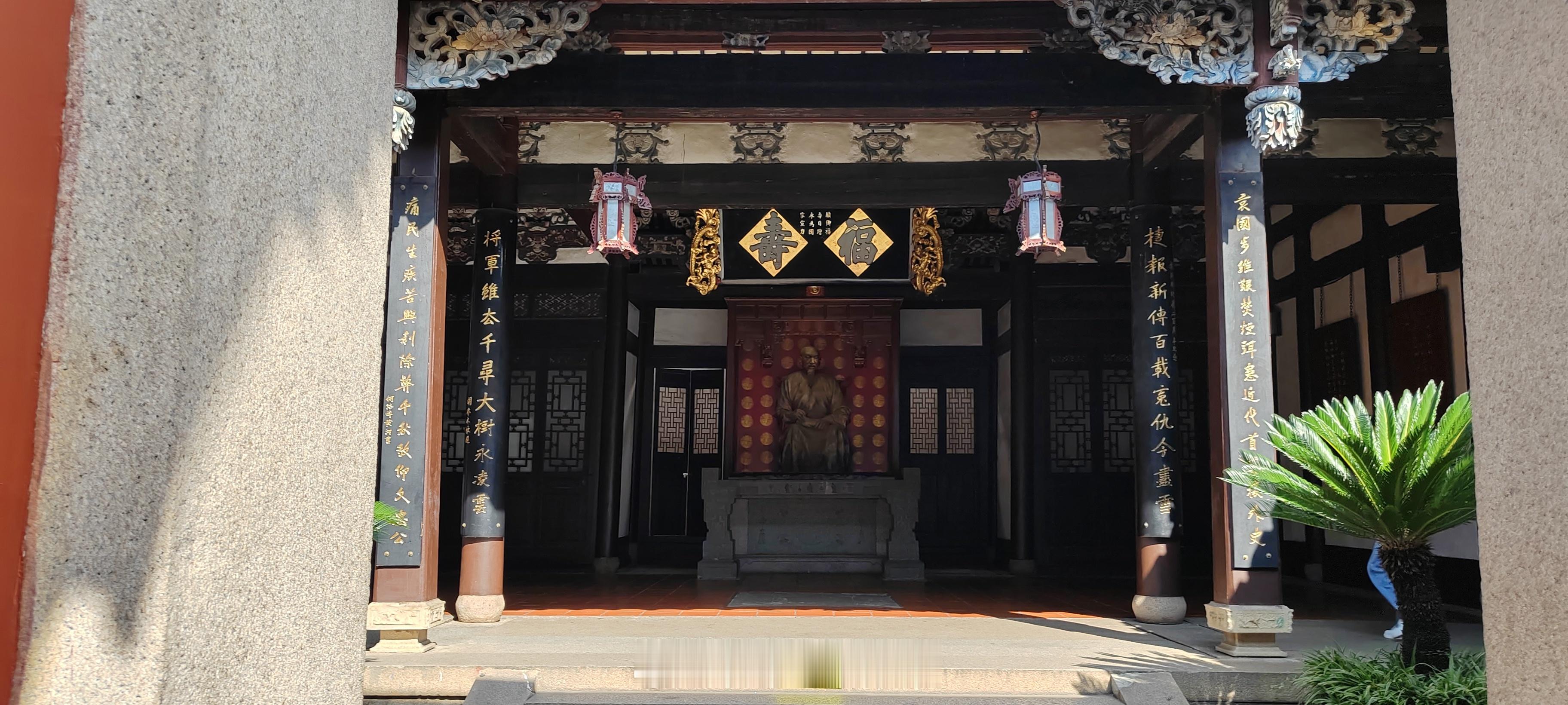 余生还很长，实在不必为过去哀叹，也不用过分担忧未来，唯一能做的就是义无反顾地走下