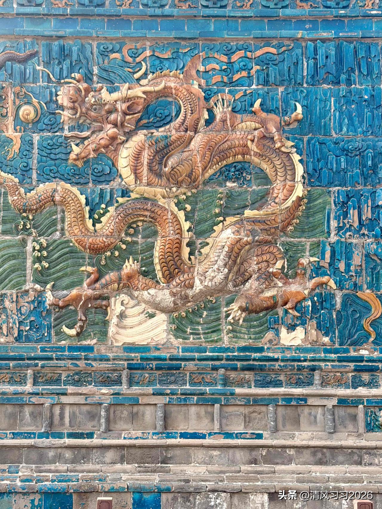 晋观土木｜九龙栖琉璃 一壁阅洪武
- 大同游第三天  大同九龙壁

国内现存仅三
