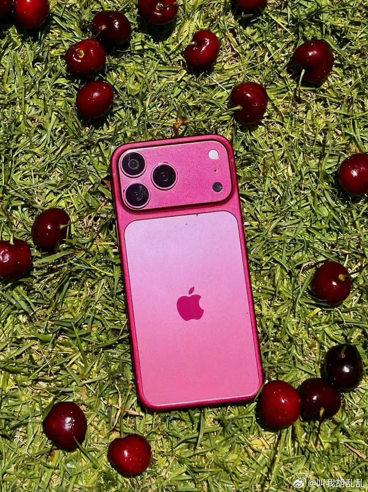 iPhone18Pro樱桃红好多人说这个颜色丑，不管丑不丑绝对热销，因为一眼就知